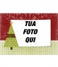 Cartolina di Natale per essere personalizzato con il vostro albero di Natale ornato foto con verde e marrone stella striscia sulla parte superiore del tettuccio di pino. Sfondo di erba verde e bianco cielo granato filigrana.