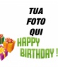 Fotomontaggio per rendere il vostro fotografare un biglietto d'auguri. La composizione di un felice compleanno con lettere verdi, vediamo i regali colori.