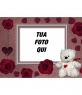 Postal orso e rose rosse. Per rendere con la tua foto.
