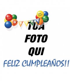 Carta di Buon Compleanno a decorare una foto. Con un banner in cui sono stampati in caratteri bianchi su bandiere colorate in fila, fatte salve le estremità di due gruppi di palloncini in rosso, arancione, giallo, verde e blu. Alla base del quadro si vede il colore blu saluto.