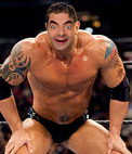 Fotomontaggio con i caratteri popolari. Il tuo viso Batista nel corpo, noto lottatore di wrestling o sopra l'anello in modo minaccioso. Impostazione molto sportivo.