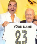 Se ti piace il calcio con questo montaggio di sport, vi offriamo la possibilità di mettere la vostra faccia con il corpo di David Beckham Di Stefano a discutere con una camicia bianca di Madrid, con il numero 23 stampato. La foto di sfondo è giallo.