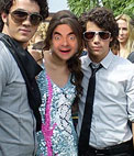 Miley Cyrus con the Jonas Brothers