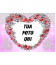 Cornice foto fatto con rose a forma di cuore