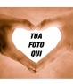Photo frame mani facendo un cuore. Completa il tuo regalo di San Valentino, San Valentino con questo facile da modificare montaggio di foto online, è possibile salvare o e-mail.