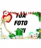Cartolina di Natale di mettere la foto di sfondo con Babbo Natale con il cuore e il villaggio innevato.