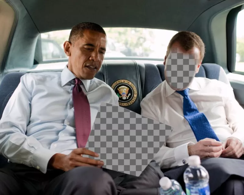 Fotomontaggio con il presidente Obama nella sua auto tenendo la foto che si desidera e accompagnata da un'altra persona che si può personalizzare con il tuo..