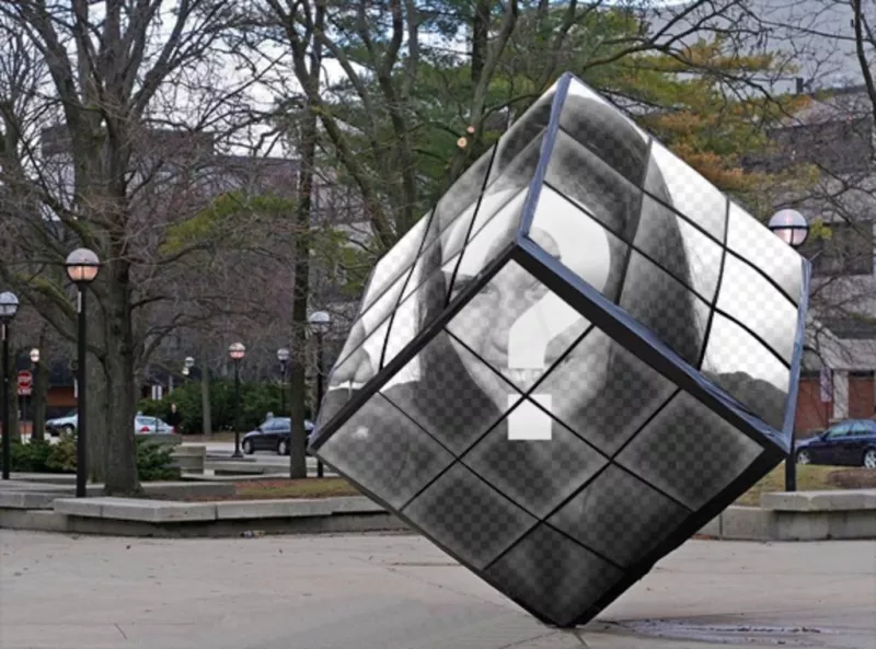 Rubik Cube come un monumento della strada dove si può mettere la vostra..
