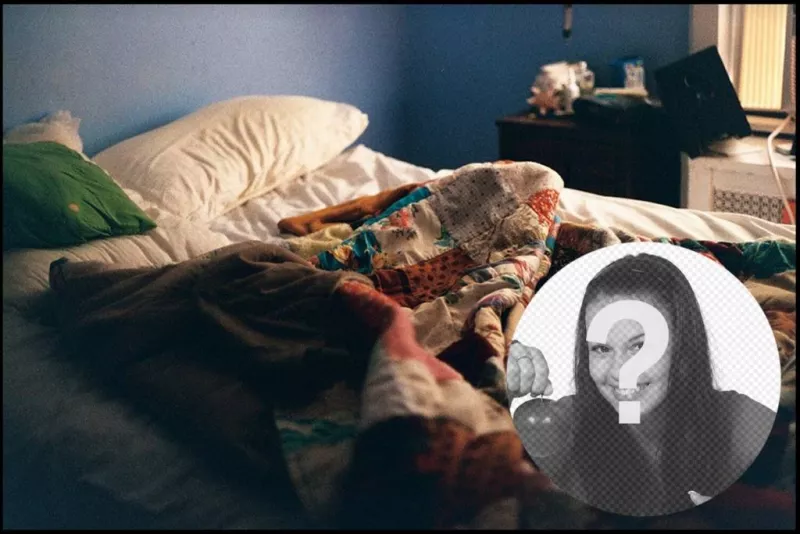 Collage di mettere una foto su una scena di risveglio con un letto sfatto. ..