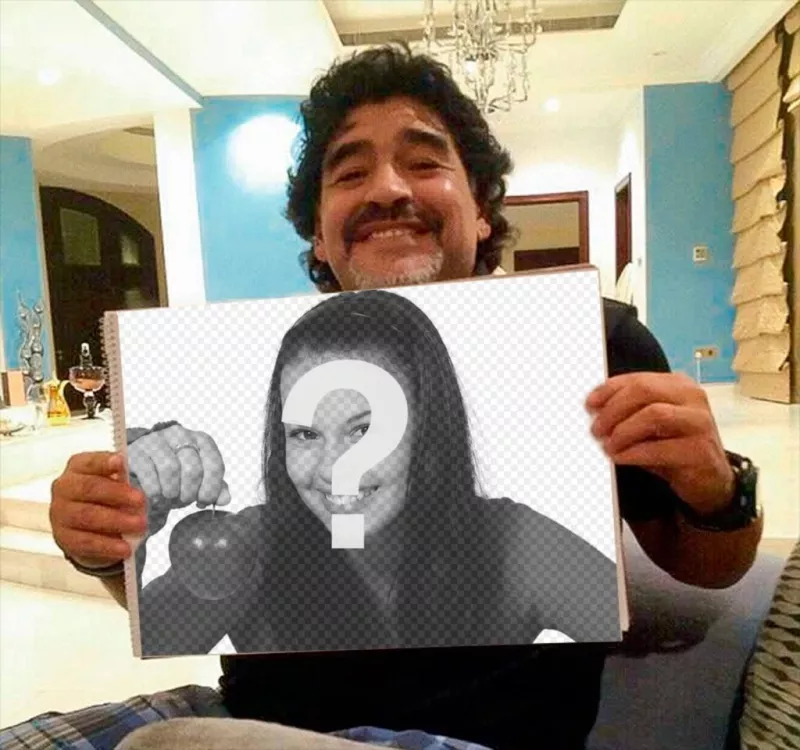 Fotomontaggio con Maradona stringendo la tua foto con la tua foto e il testo. ..