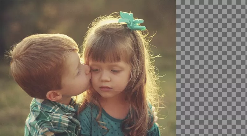 Cornice per due foto con un paio di bambini che si baciano teneramente. Ricordate ..