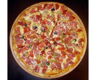 nascondi tua foto in questa deliziosa pizza per divertirsi giocare le persone trovare in esso