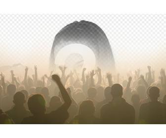 fotomontaggio foto della folla di persone in un concerto ad un festival musicale