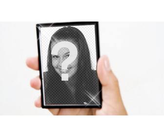 creare un fotomontaggio riflessi di luce specchio tenuto da mano e aggiungere foto di esso