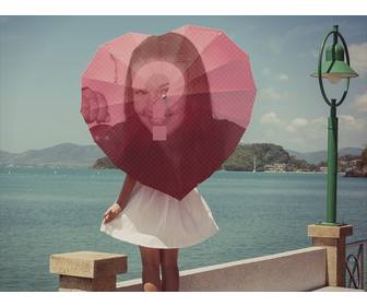 fotomontaggio in mare un ombrello forma di cuore sfondo romantico