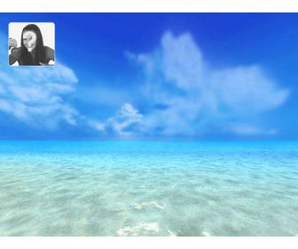 Sfondo dello schermo in cui la vostra foto appare con uno sfondo blu del cielo e il mare.