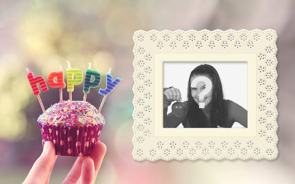 Scheda di compleanno con un cupcake e lettere colorate con la tua foto ..