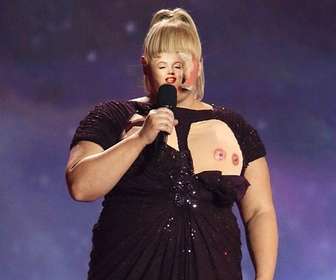 Fotomontaggio di cantante Rebel Wilson agli MTV