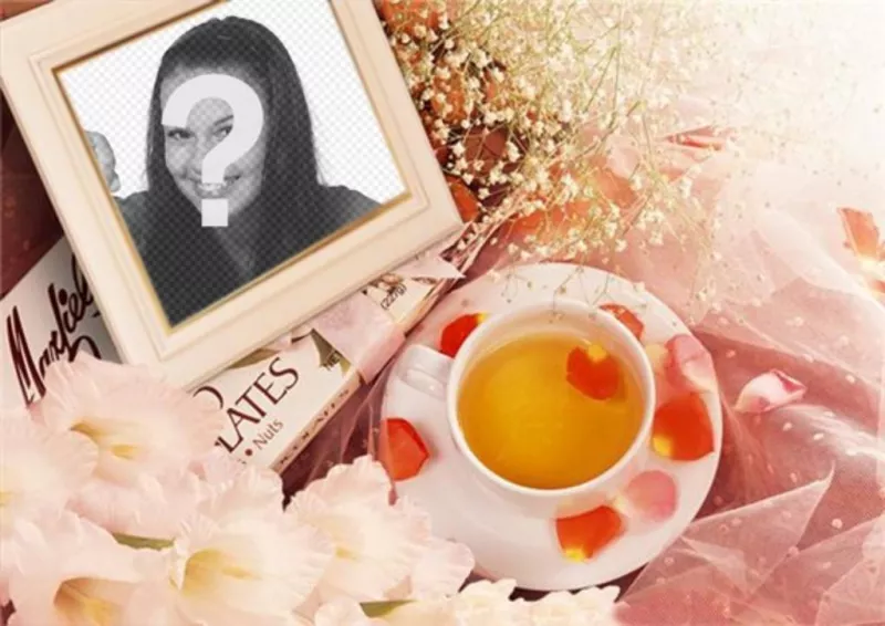Photo frame con fiori per mettere la tua foto con petali di rosa e una tazza di tè. ..