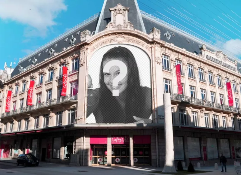 Montaggio su Galeries Lafayette a Parigi. ..