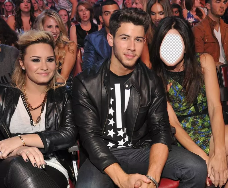 Fotomontaggio di posare con Joe Jonas e Demi Lovato. ..