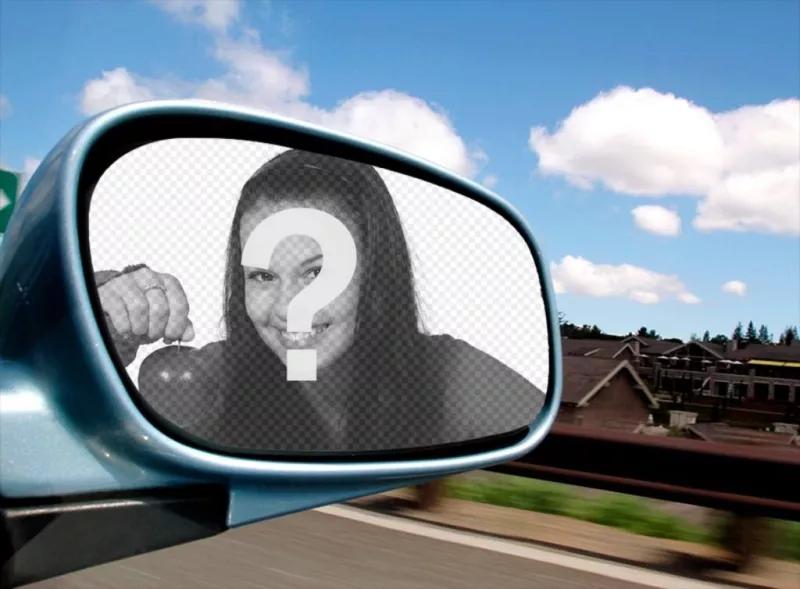 Fotomontaggio con la tua foto in uno specchio auto. ..