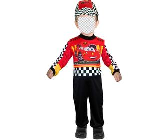 fotomontaggio personalizzabile di un bambino vestito come un pilota di auto da corsa
