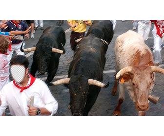 creare un fotomontaggio correre i tori di san fermin pamplona seguono e aggiungere testo