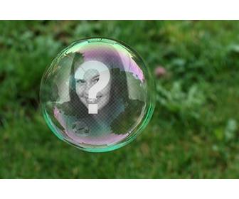 fotomontaggio bolla di sapone sfondo di erba verde in cui tua foto apparira riflesso allinterno della bolla