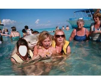 fotomontaggio stingray spaventare alcune ragazze in mare