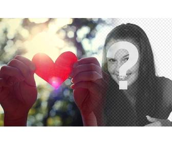 fotomontaggio di amore un cuore di carta rossa e della foresta sfocatura dello sfondo sulla foto caricata