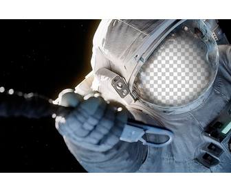 regolare il tuo volto in scafandro di un astronauta nello spazio