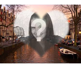 postcard in un canale di amsterdam