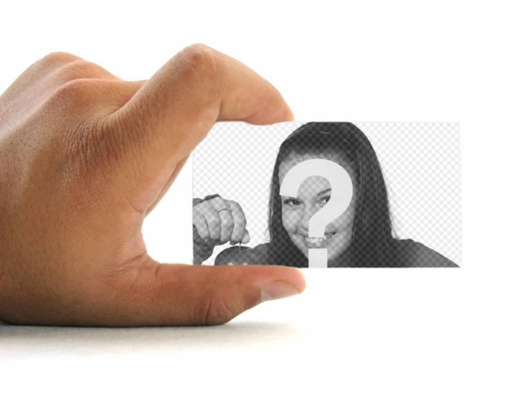 Fotomontaggio di mettere la tua foto su una scheda di affari tenuto da una mano con sfondo..