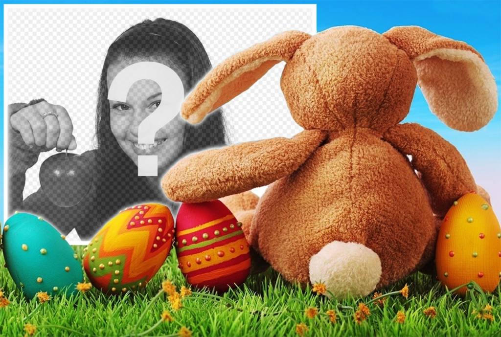 Coniglio di Pasqua con le uova decorate per caricare la tua foto ..